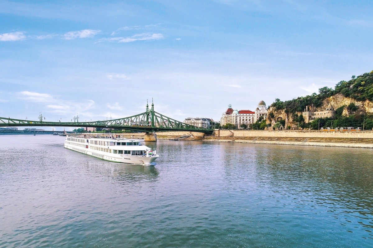 Taking in 3 countries: The Danube and its traditions (port-to-port cruise)